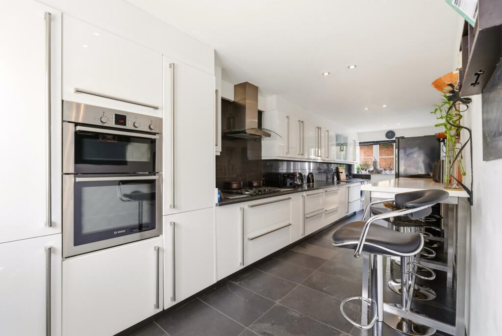Bewdley Close, Harpenden, Hertfordshire, AL5 photo 4