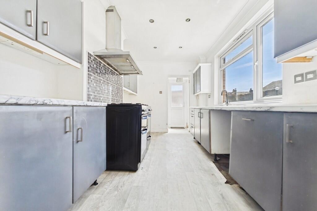 House in Folkestone, Cheriton - View 3