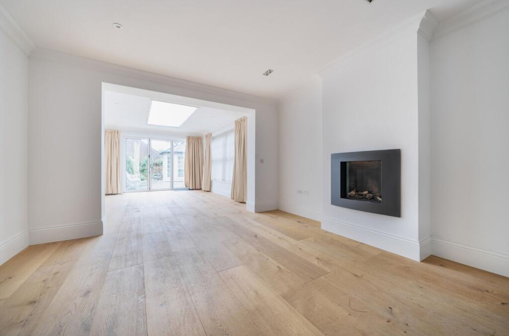 Apartment in Chichester - View 2