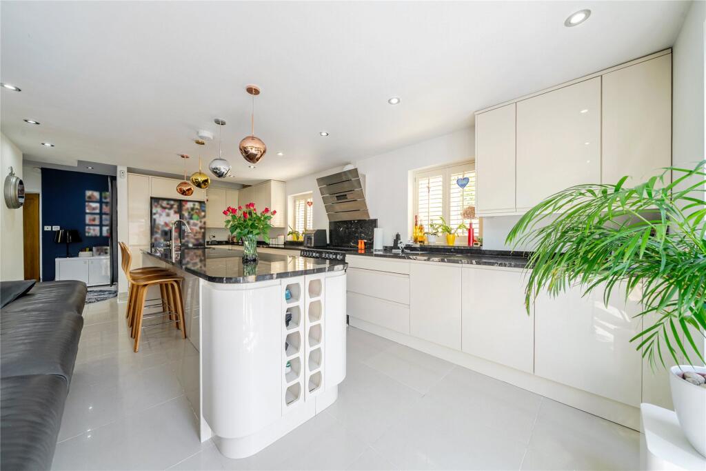 House in Orpington, Poverest, St Mary Cray - View 3