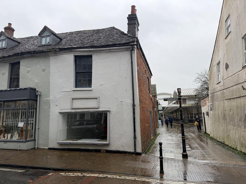 Main image of property: 35 High Street, Droitwich, WR9 8EJ