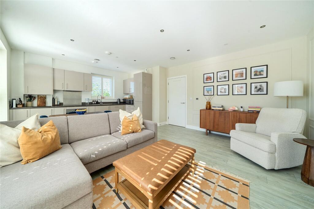 Gurnell Grove, Ealing photo 4