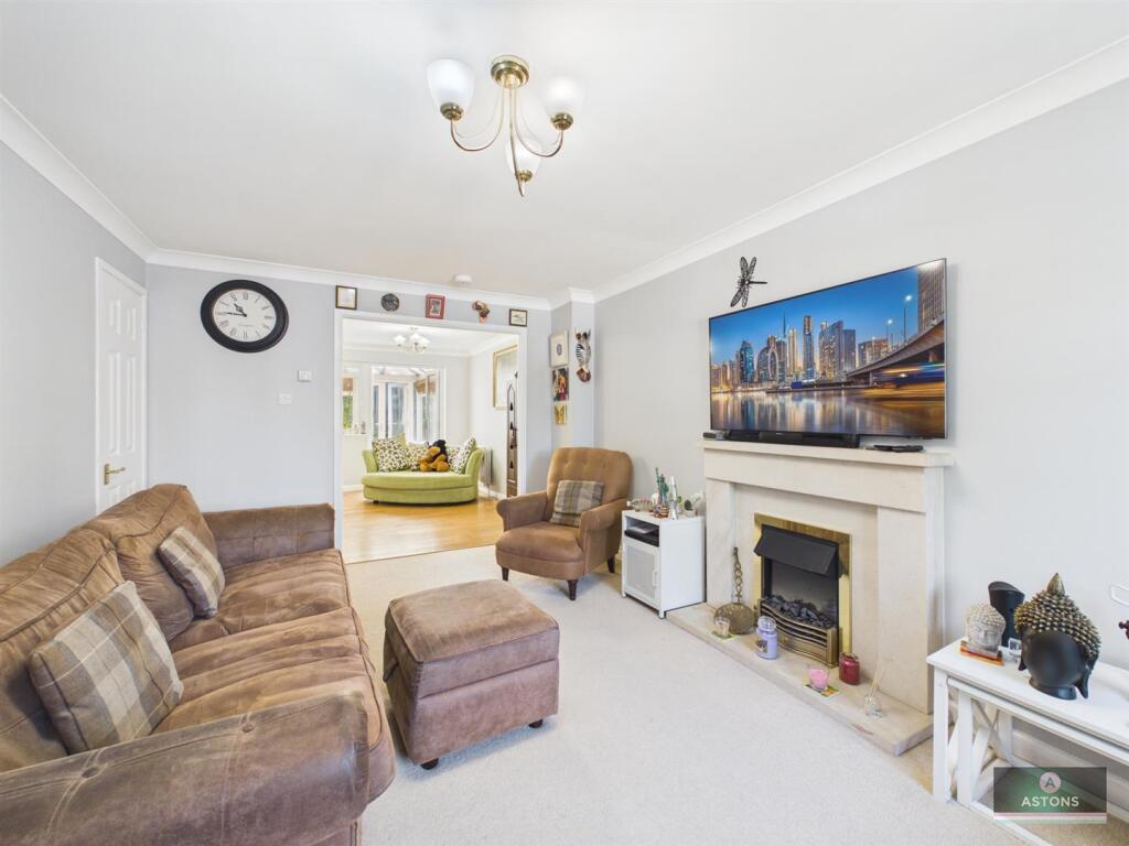 House in Crawley, Worth - View 5
