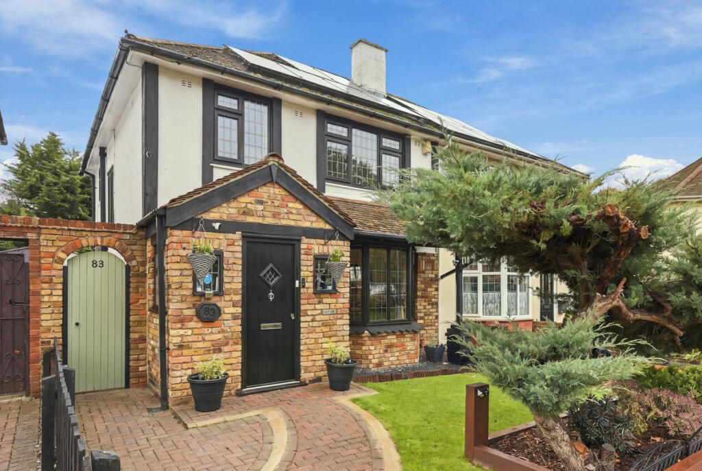 3-bed semi-detached on Stonehill Road, Leigh-on-sea, SS9, £400,000