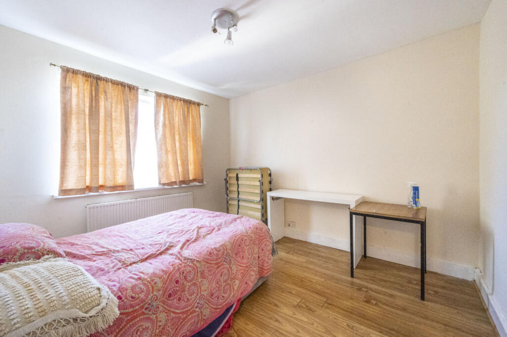 House in London, East Ham - View 4
