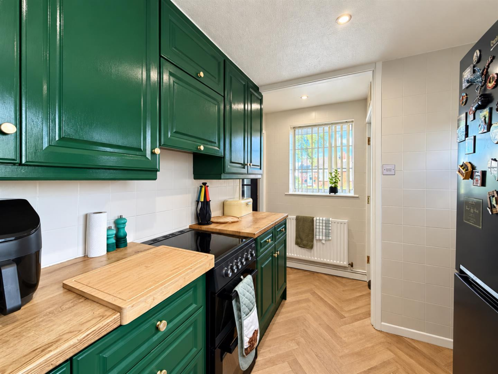 House in Stamford Bridge - More