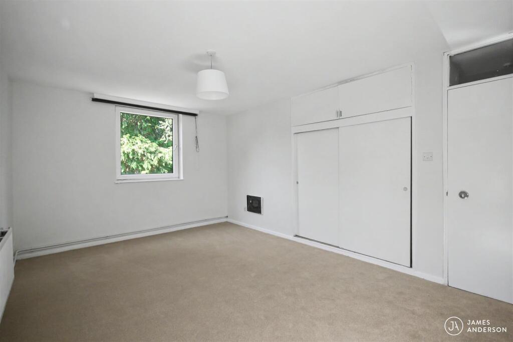 Apartment in London, East Sheen - More