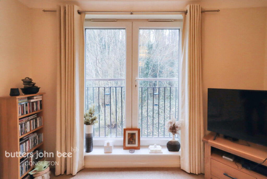 1-bed flat on Mill Green, Congleton, £75,000