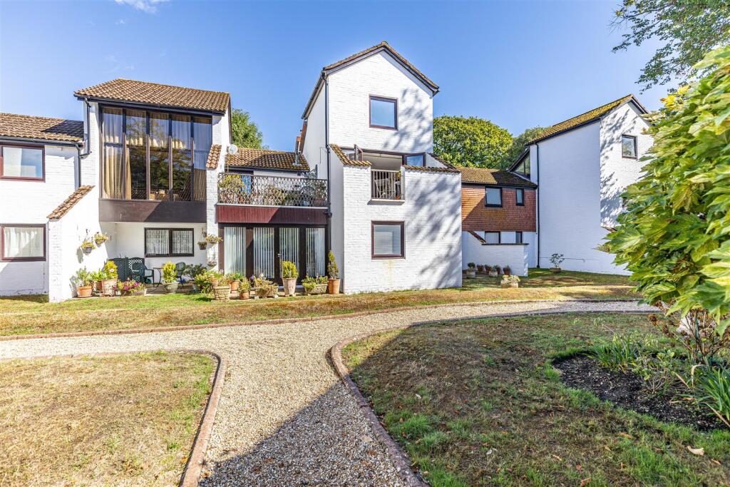 Main image of property: Shelley Hamlets, Highcliffe