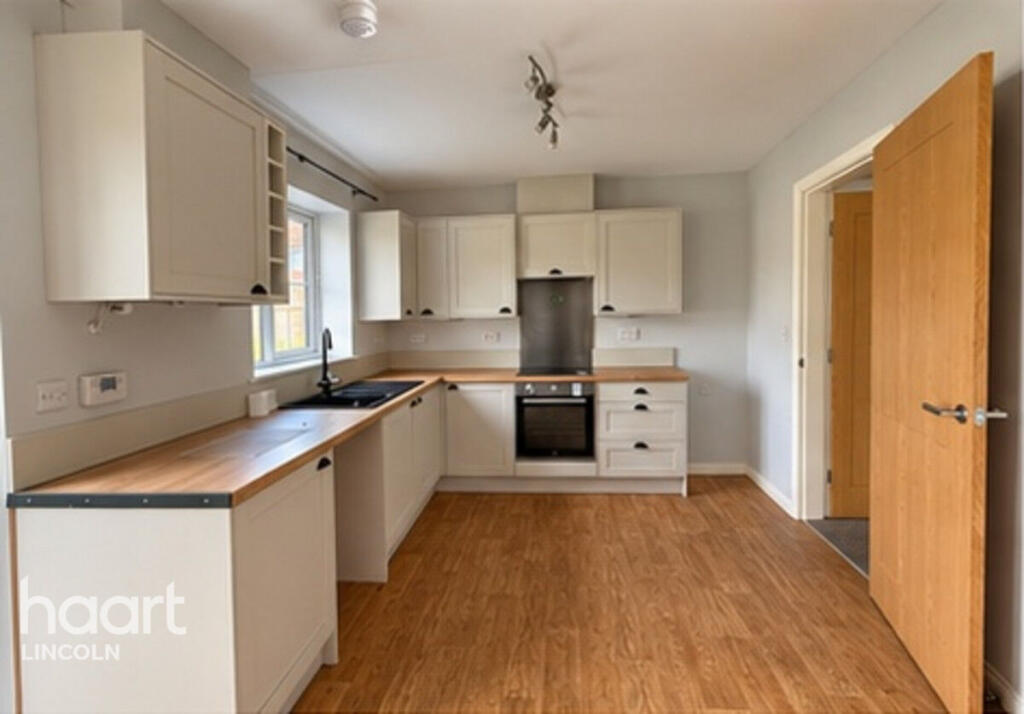 Kingfisher Drive, Market Rasen photo 4