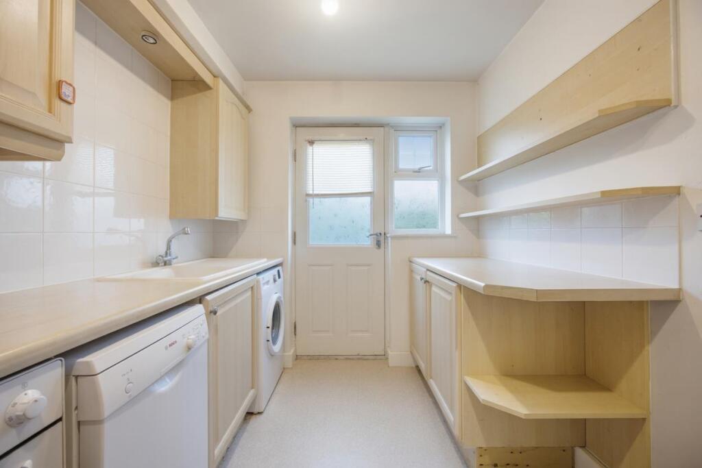 22 Colham Road, Hillingdon UB8 photo 4
