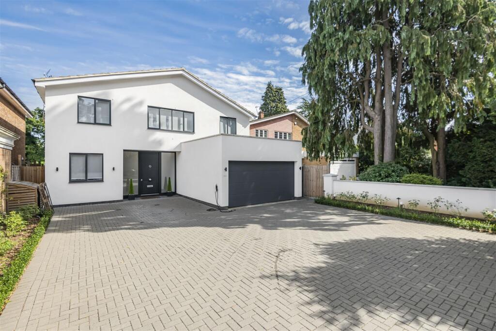 Main image of property: Oakleigh Park South, Whetstone