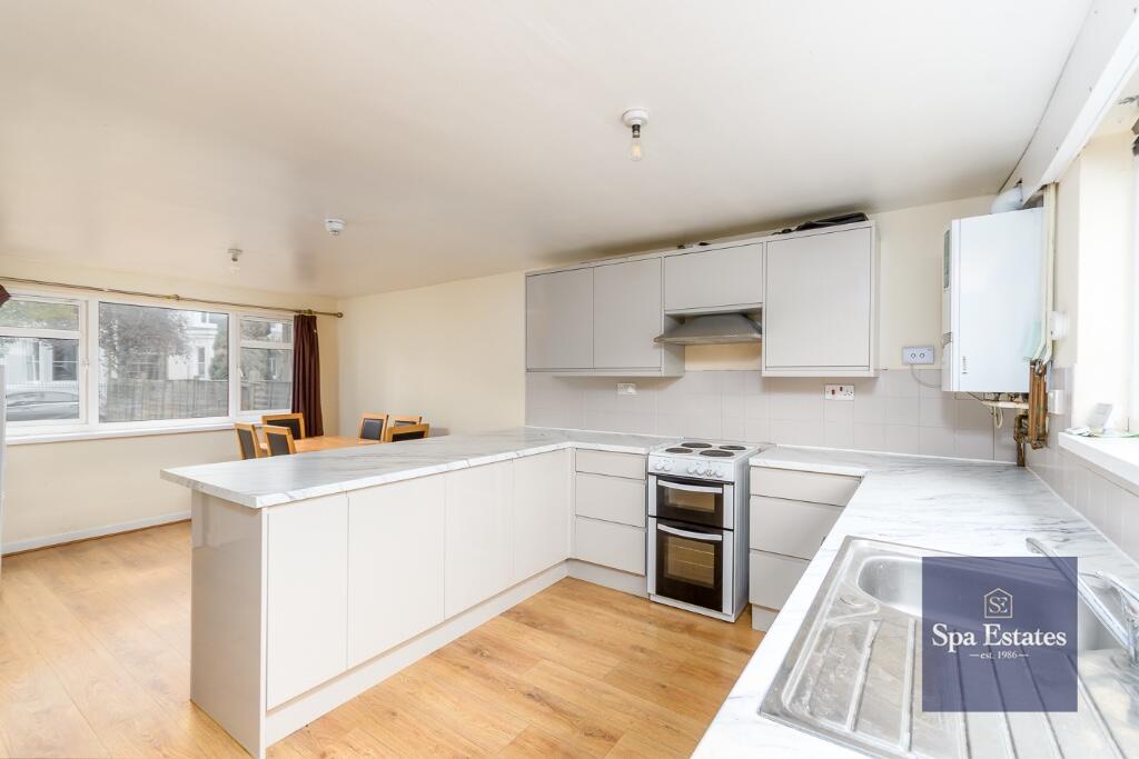 Russell Terrace, Leamington Spa, Warwickshire, CV31 photo 4