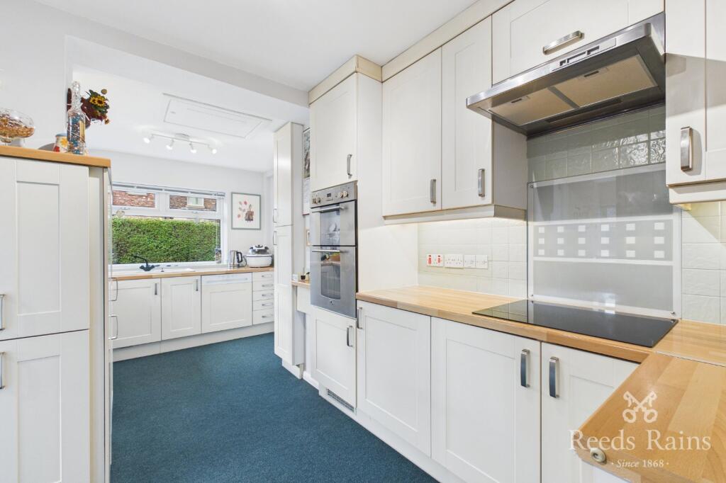 Northenden Road, Sale, Greater Manchester, M33 photo 3