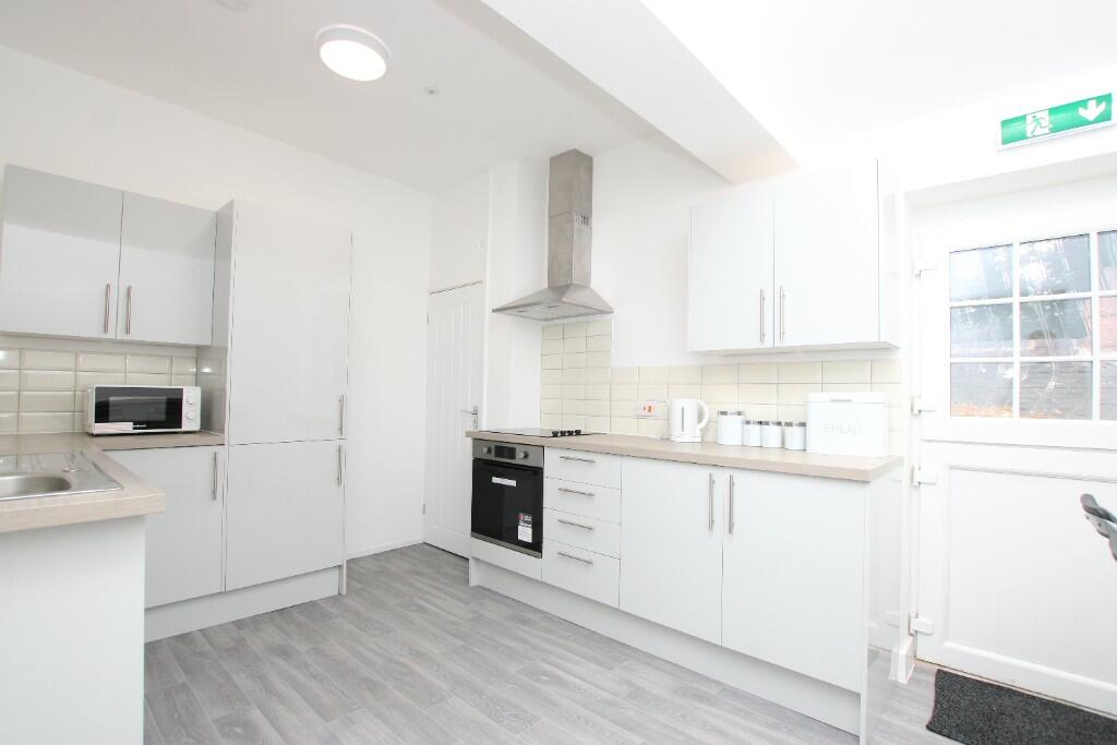 Main image of property: Cross Street, Kettering, Northamptonshire, NN16