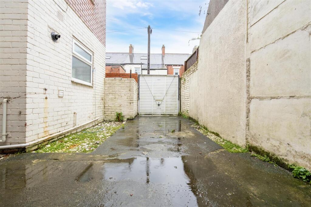 Apartment in North Tyneside, North East - More