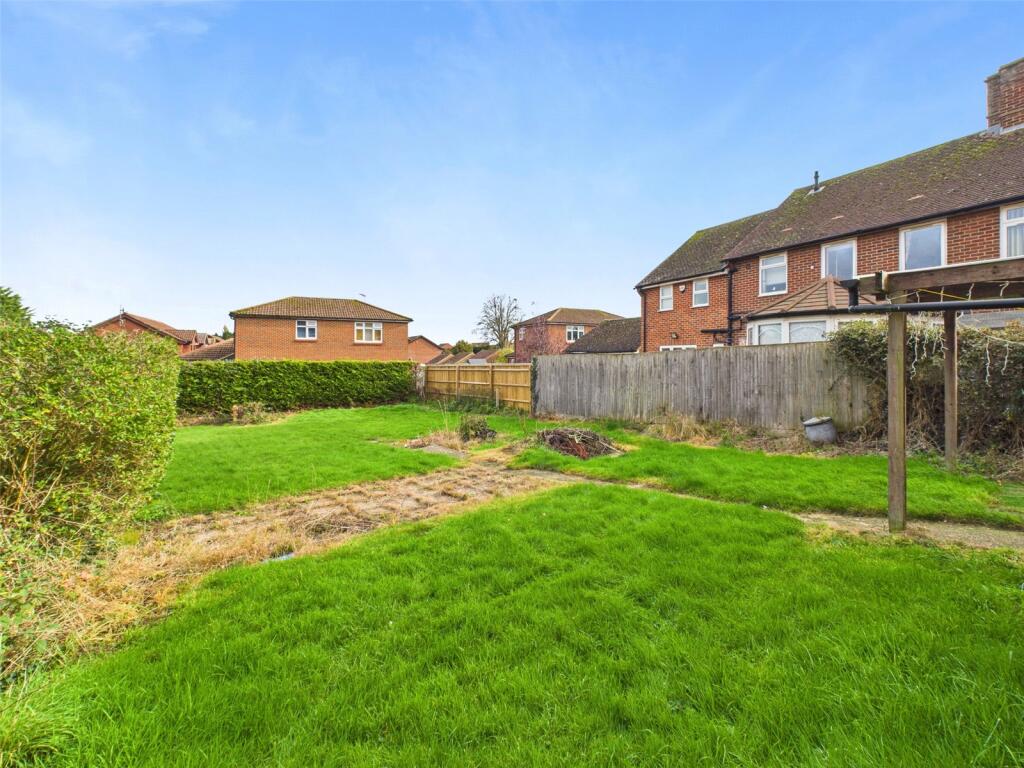 Churchill Crescent, Thame, Oxfordshire, OX9 photo 3