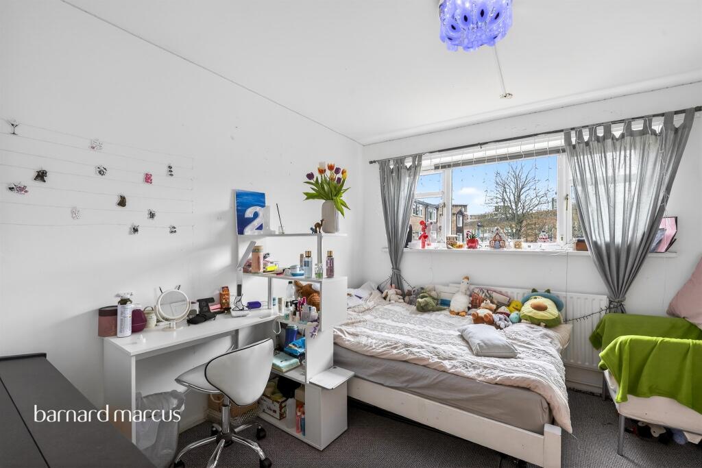 Apartment in London, Royal Borough of Kingston upon Thames - More