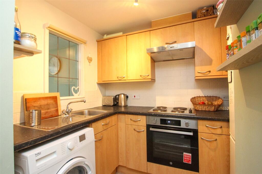 Chadwick Way, Hamble, Southampton, Hampshire, SO31 photo 4