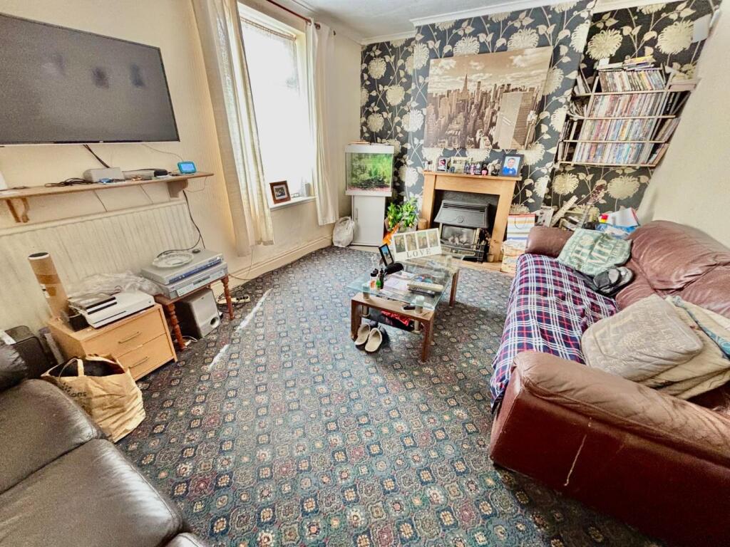House in West Lindsey, Morton CP - More