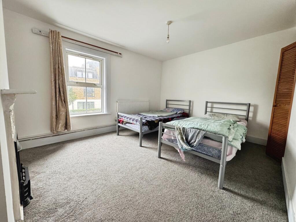 House in Twickenham - View 5