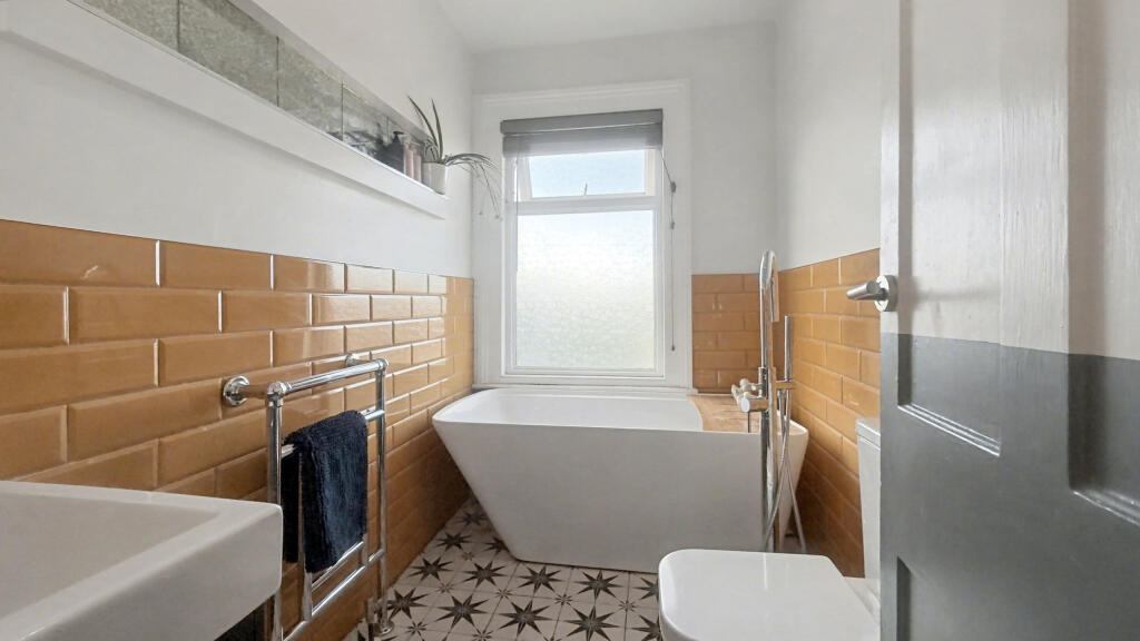 Additional image 9 of Norbins Road, Glastonbury, Somerset