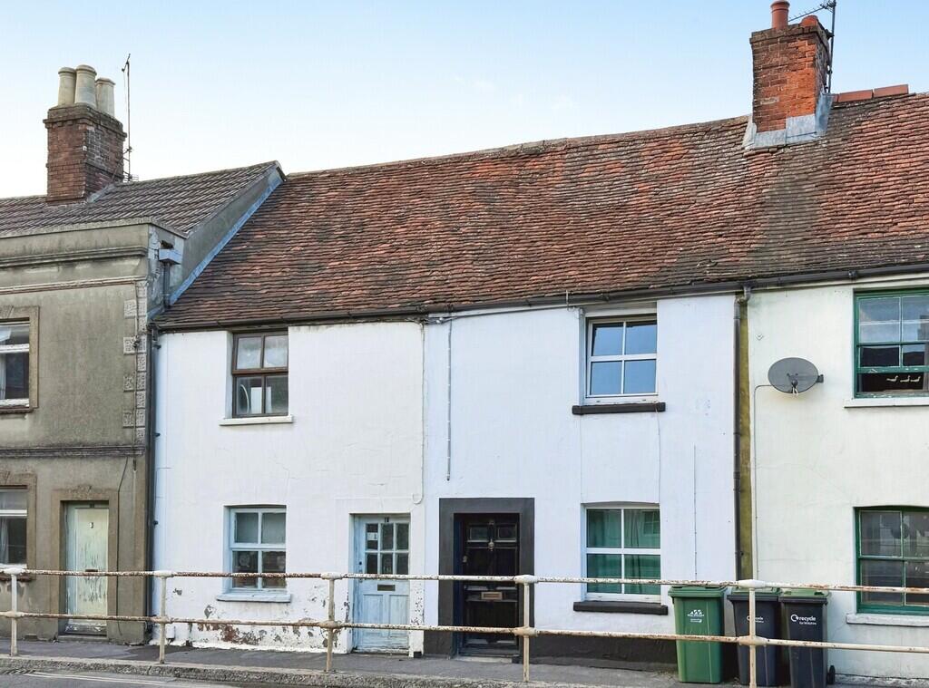2-bed house on West End, Westbury, £160,000
