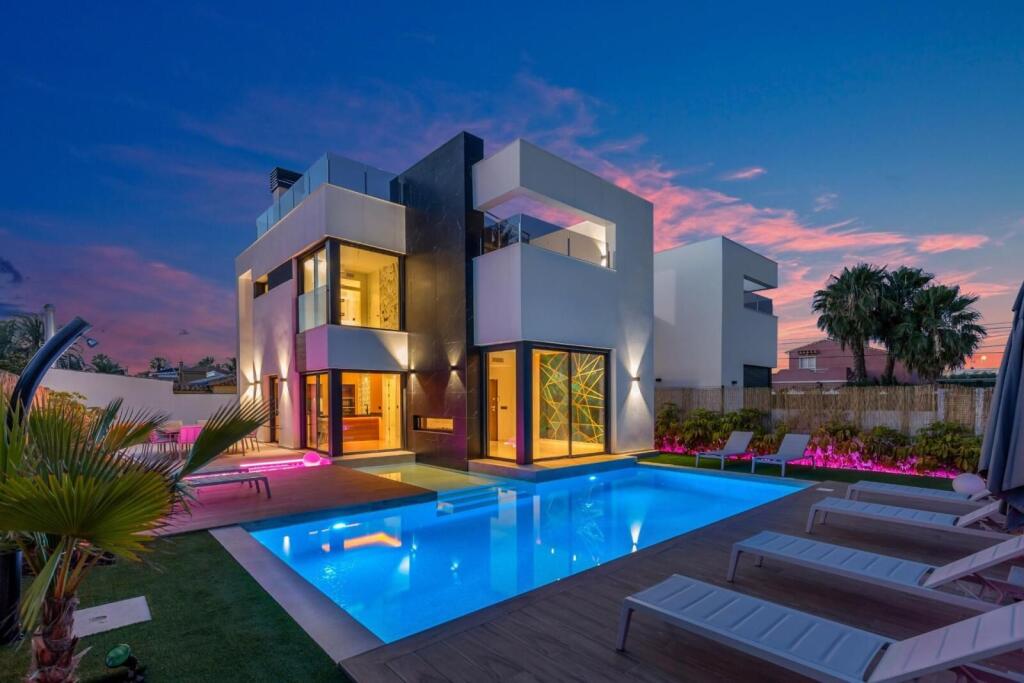 Main image of property: Valencia, Alicante, Torrevieja