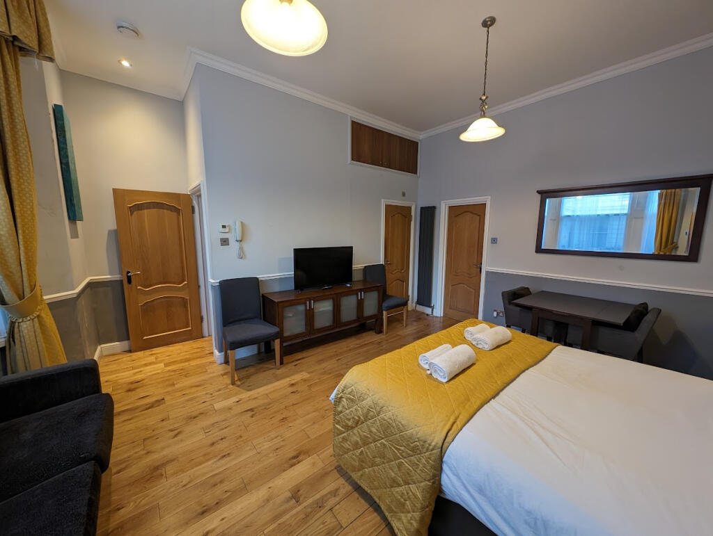 House in London - View 4