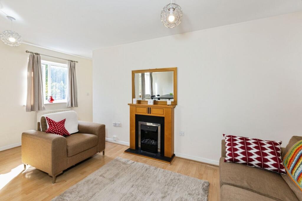 Apartment in Reading - View 4