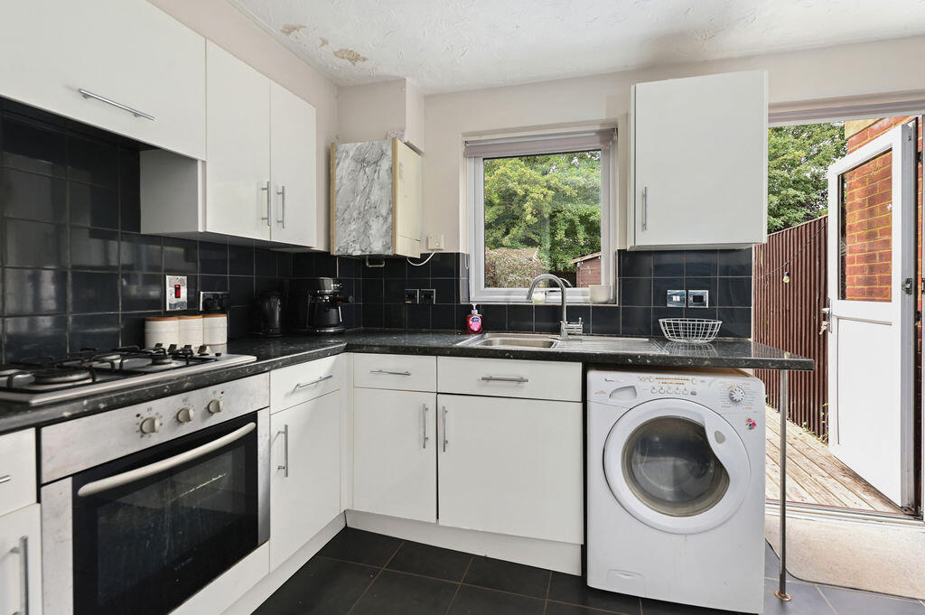 House in Basingstoke and Deane, Chineham - View 5