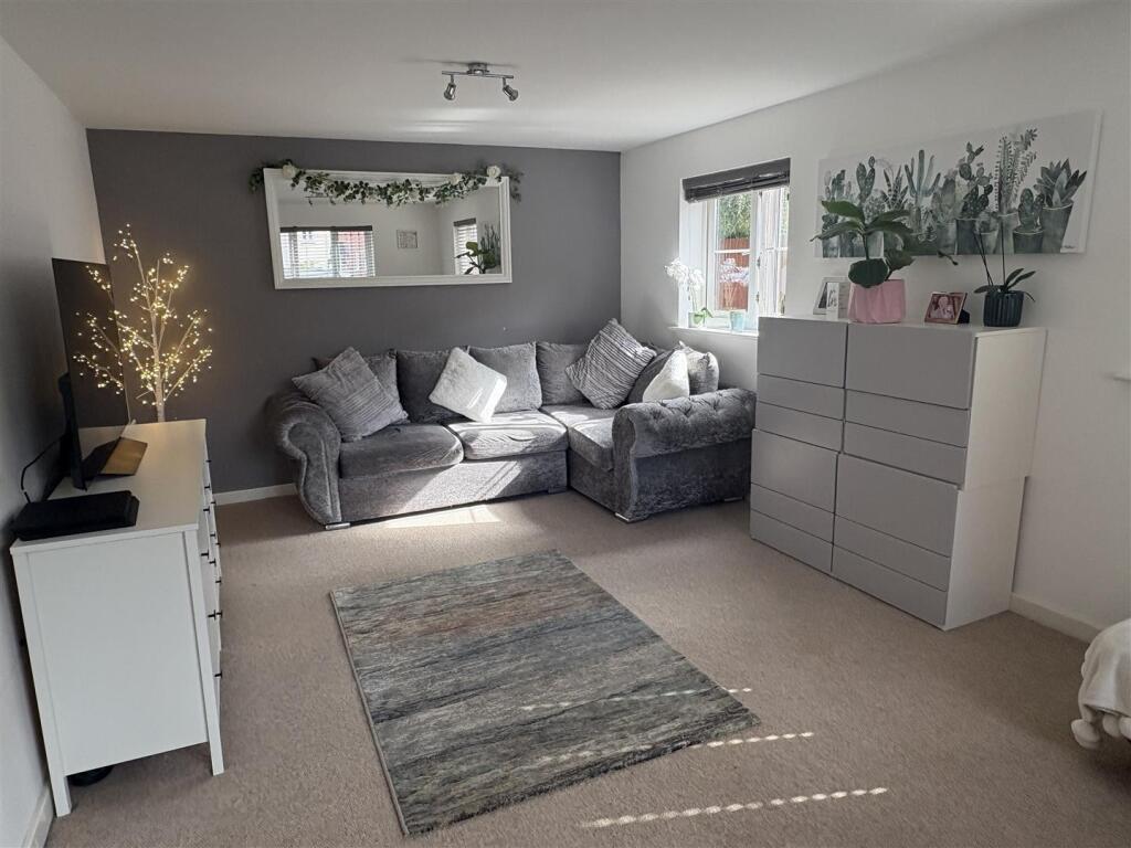 House in Gloucester - View 2