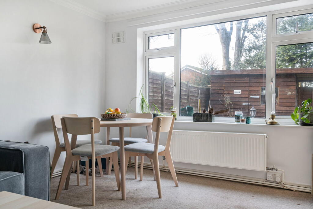 Apartment in Kingston upon Thames - View 4