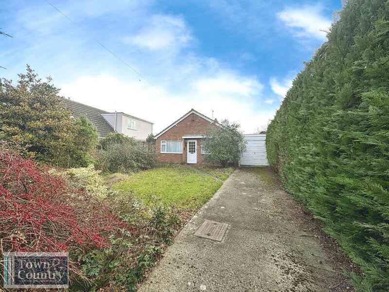 3-bed house on Chestnut Road, Alresford, CO7, £325,000