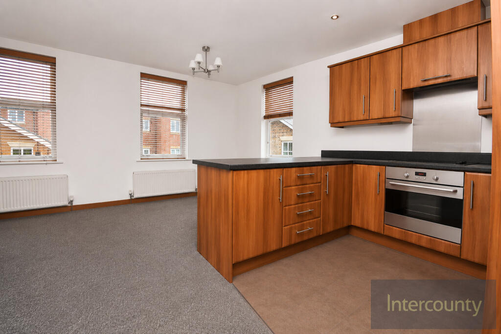 Apartment in East Hertfordshire, Hockerill, Bishop's Stortford - View 3