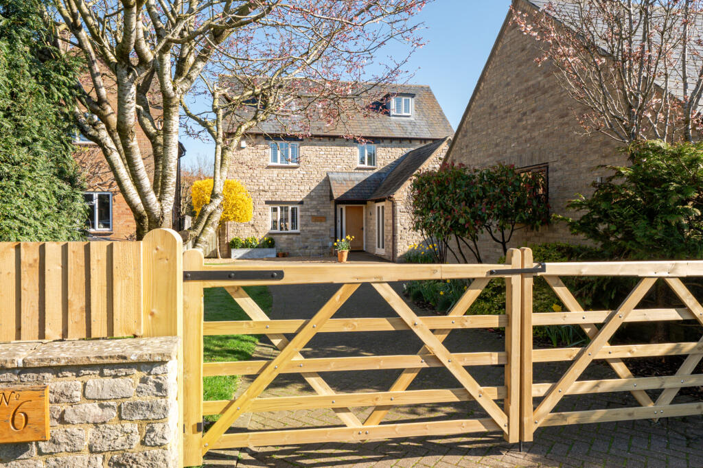 Main image of property: Broad Lane, Evenley, NN13