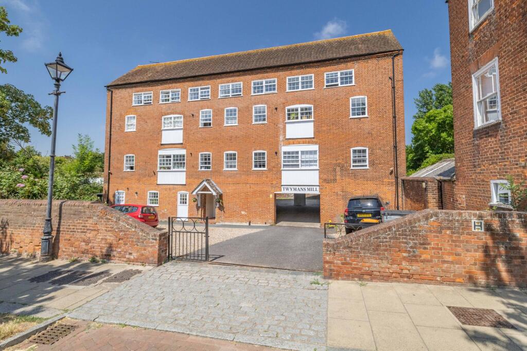 Main image of property: West Street, Faversham, Kent, ME13