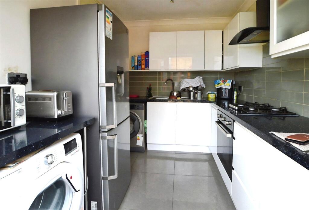 House in Southend-on-Sea - More