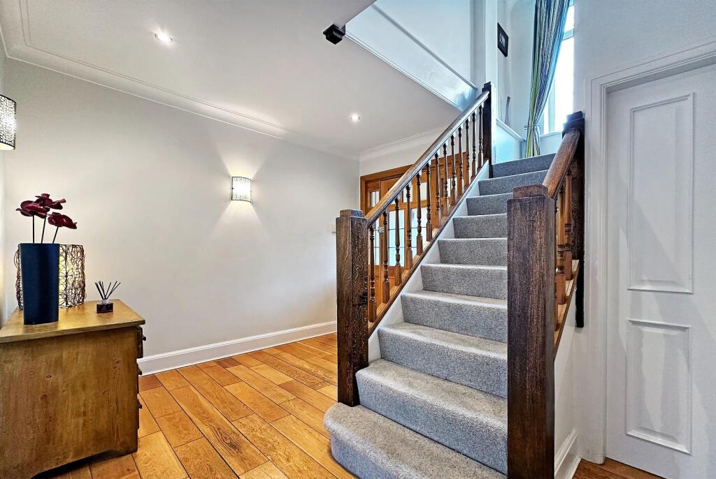 Woodhead Road, Hale – pohled 4