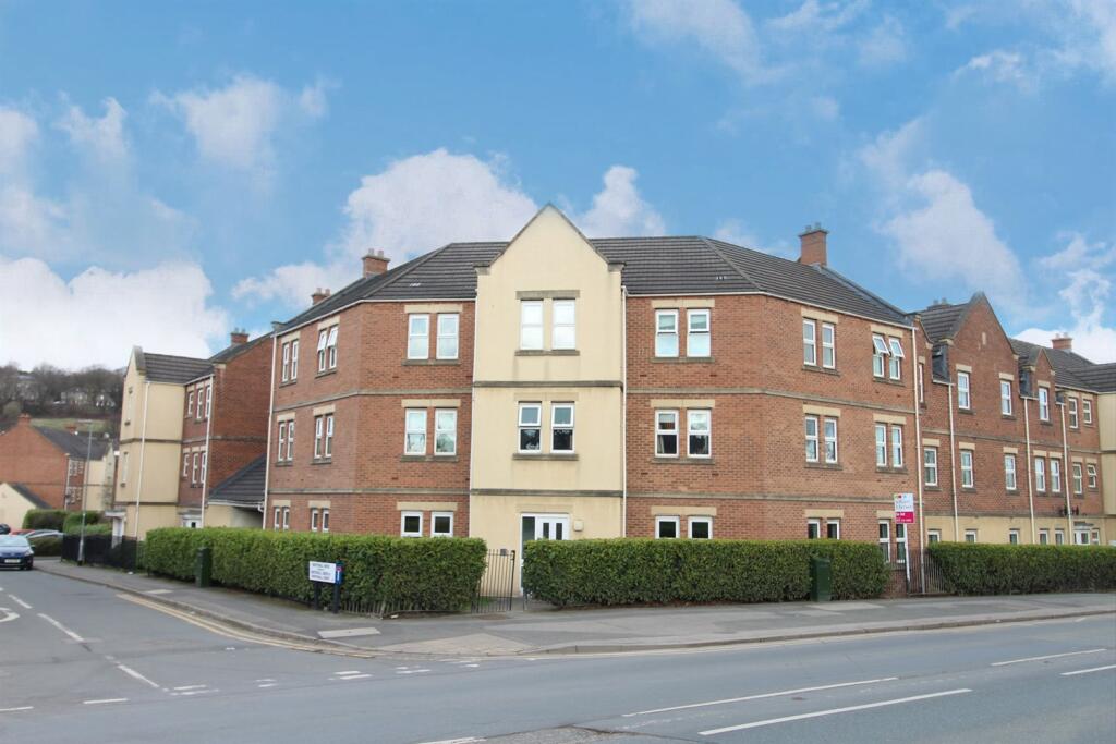 2-bed flat on Whitehall Road, Leeds, £105,000