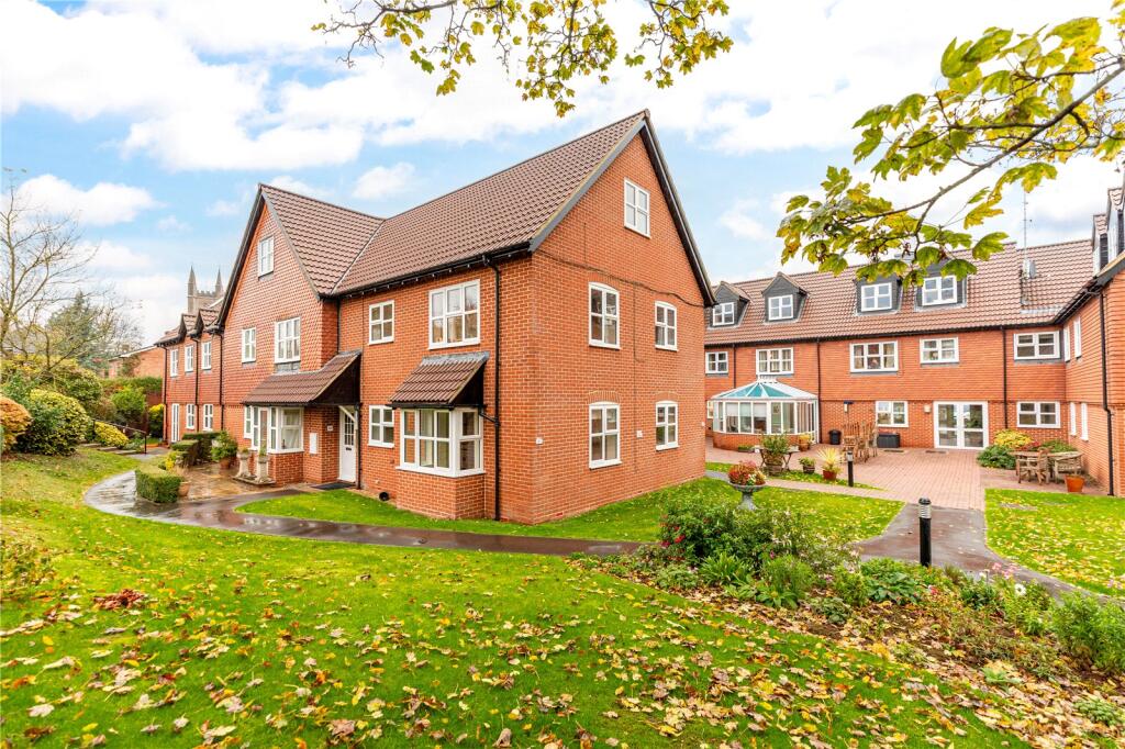 1-bed flat on River Park, Marlborough, Wiltshire, SN8, £150,000