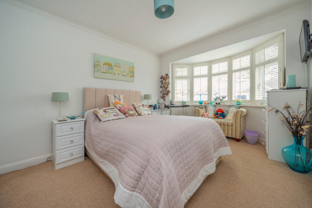 Shepperton, Surrey, TW17 photo 4