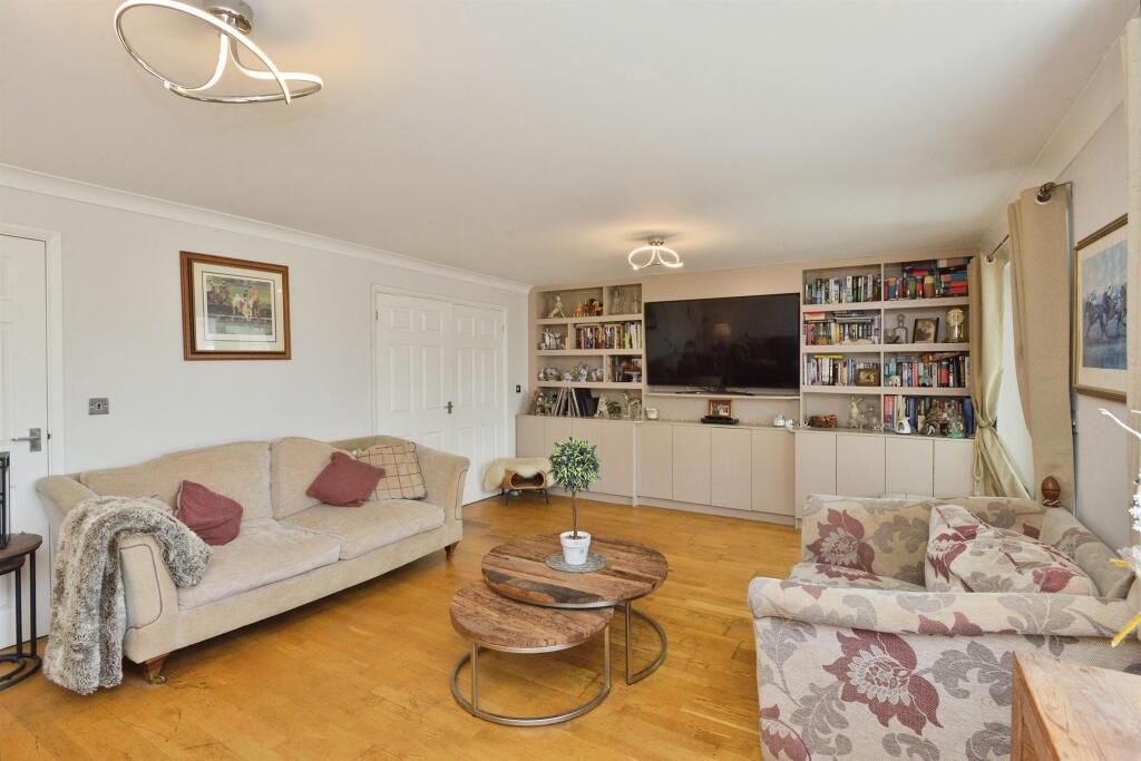 House in Milton Keynes, Far Bletchley, West Bletchley - View 4