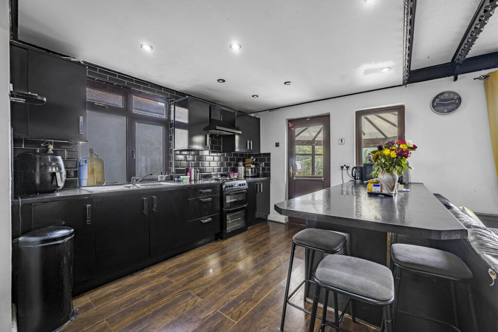 House in Dudley, Sedgley - More