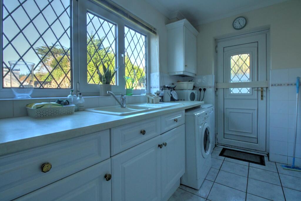 Half Moon Lane, Worthing, BN13 photo 4