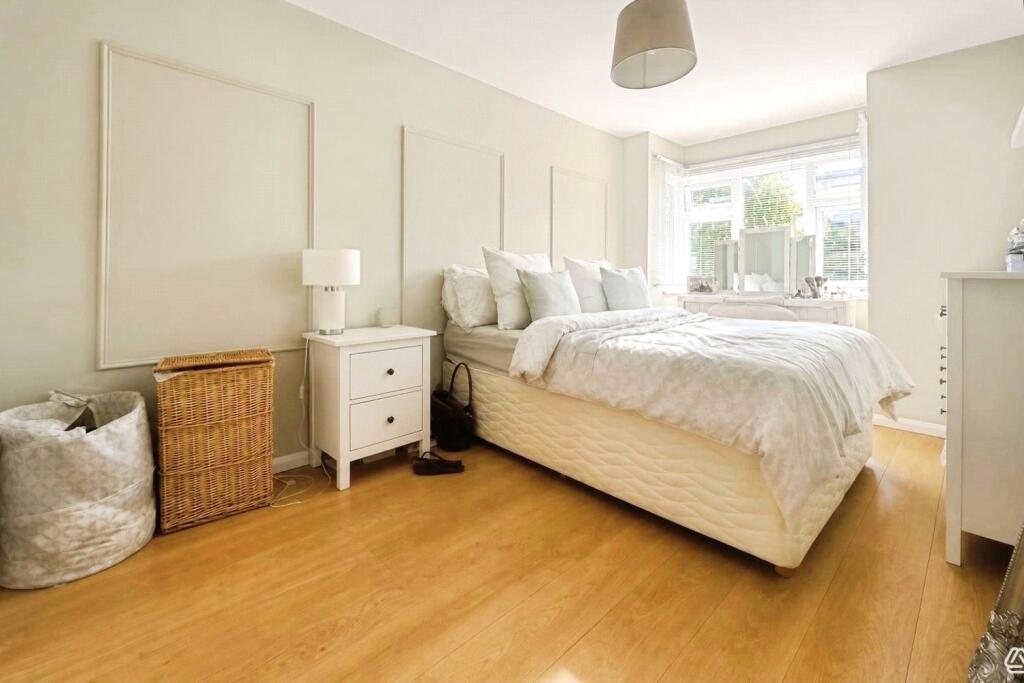 Apartment in Crowthorne, Bracknell Forest - More
