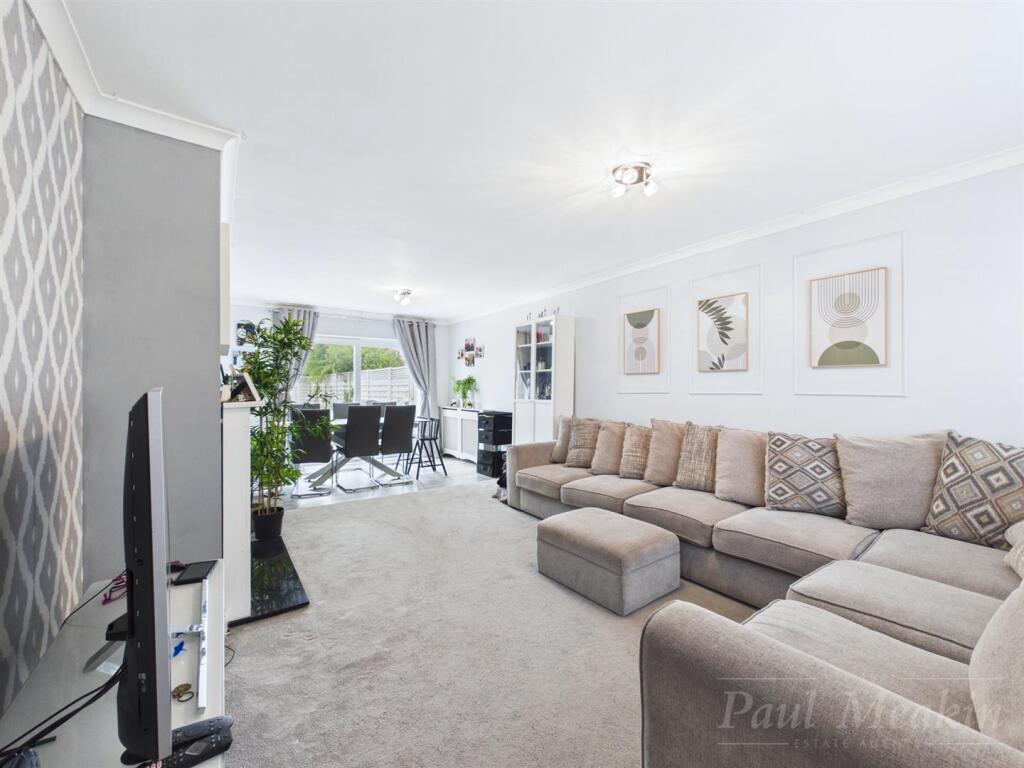 House in Croydon - More