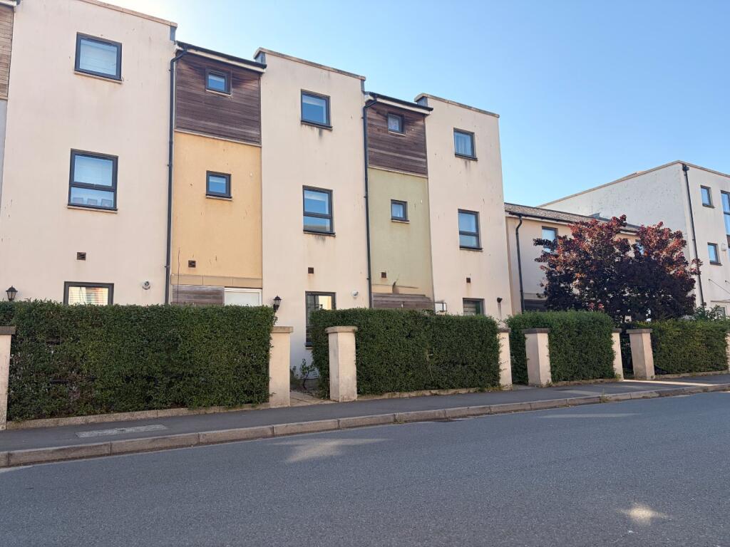 3-bed terraced on Newfoundland Way, Portishead, Bristol, Somerset, BS20, £400,000