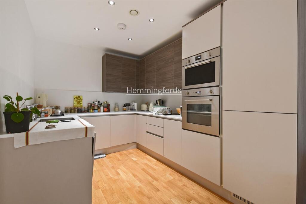 Apartment in London - View 5