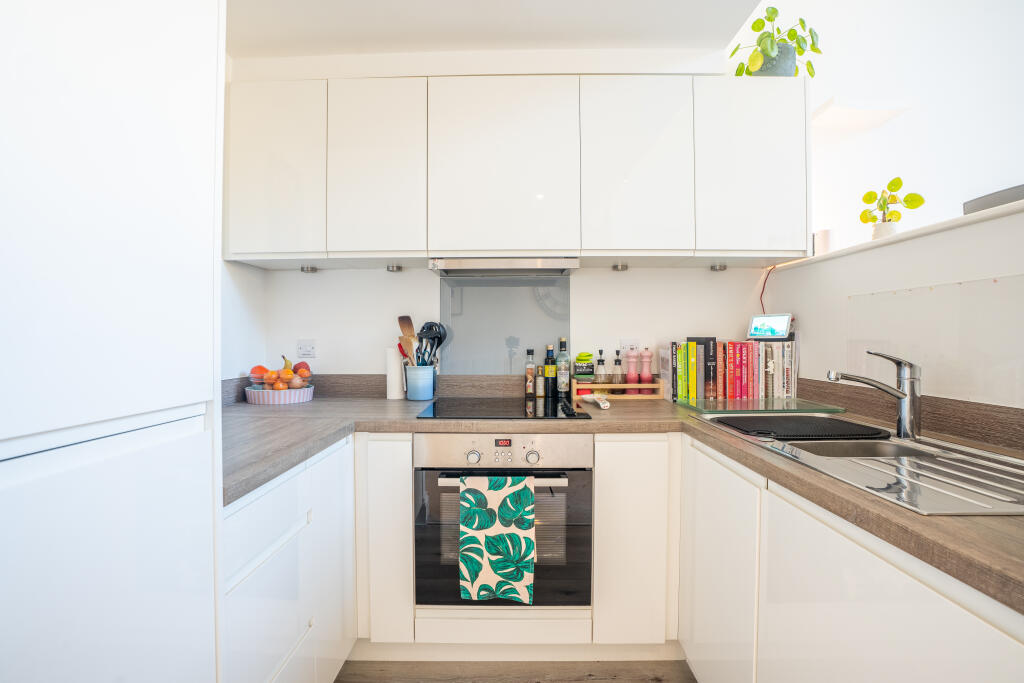Apartment in Leeds, West Yorkshire - View 5